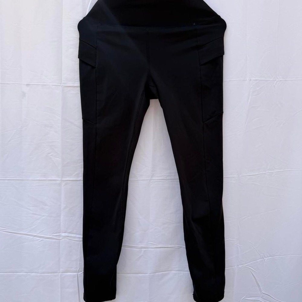 Avalanche Black High-Rise Pocket Leggings – Size Small Black high-waisted